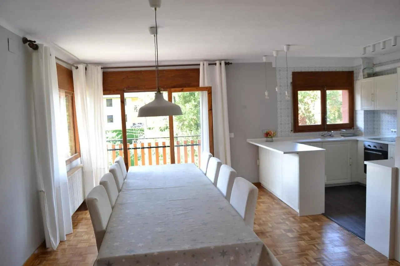 Amplio Apartamento Con Piscina En Llivia