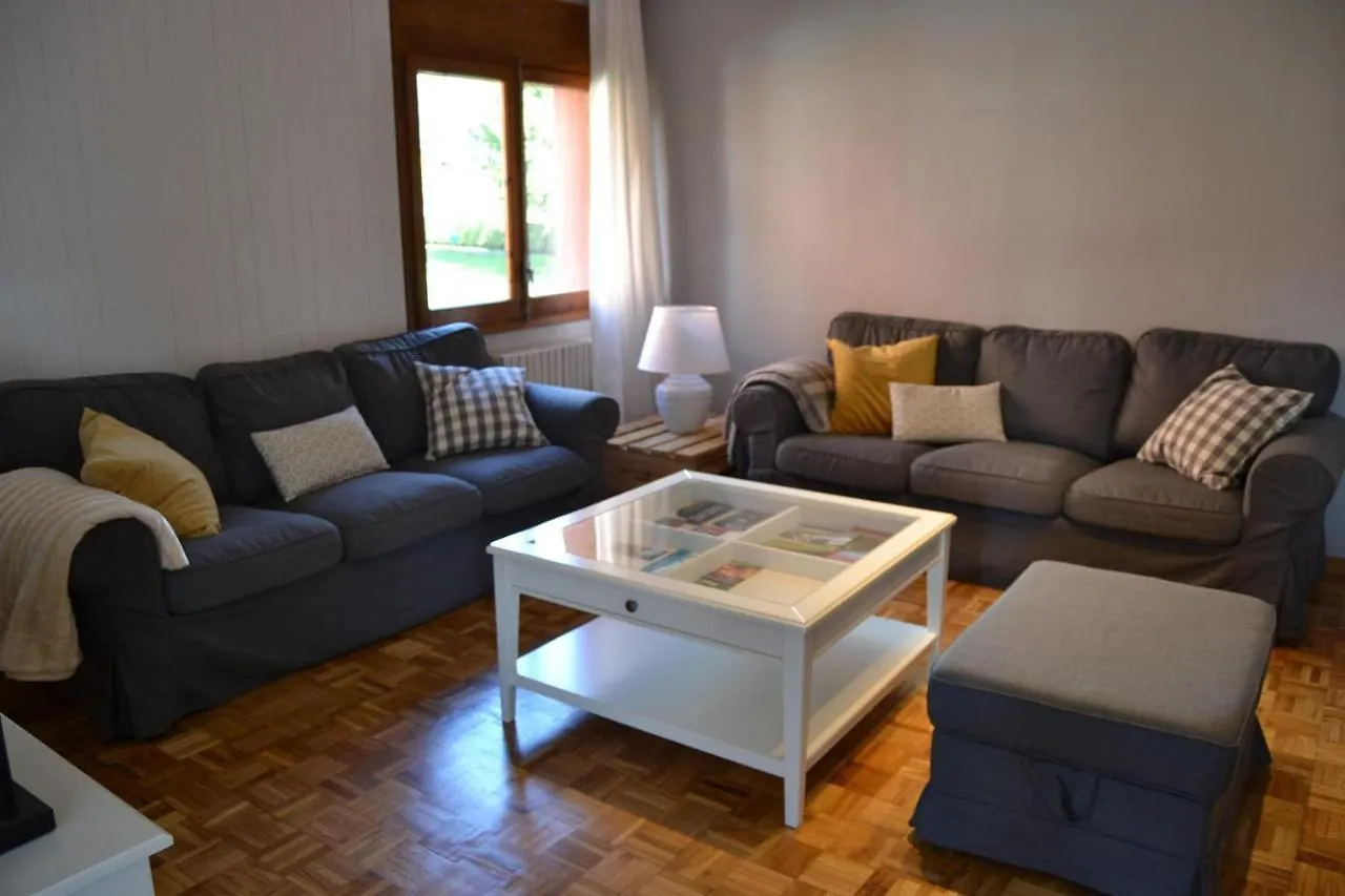 Apartment Amplio Apartamento Con Piscina En Llivia Spain