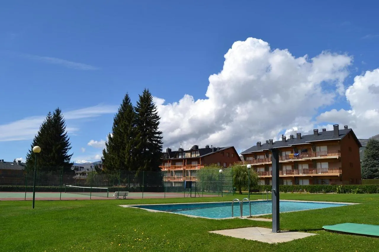 Amplio Apartamento Con Piscina En Llivia contacts