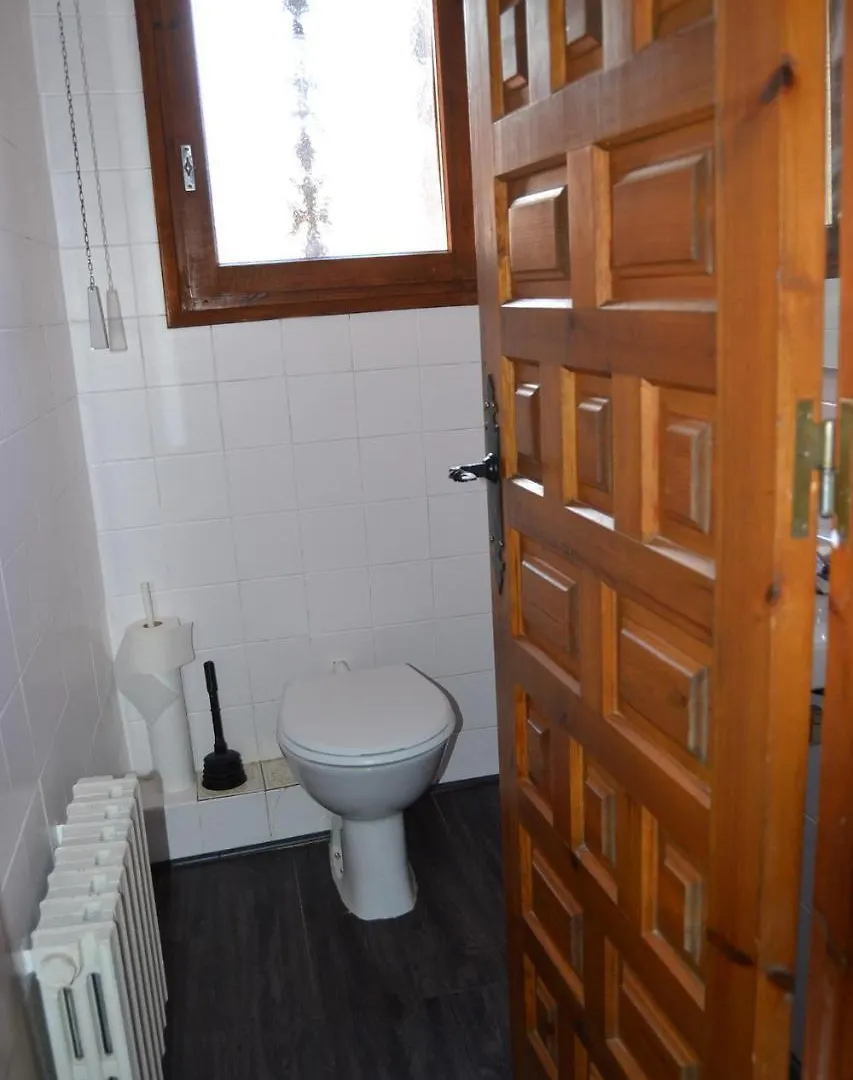 Amplio Apartamento Con Piscina En Llivia