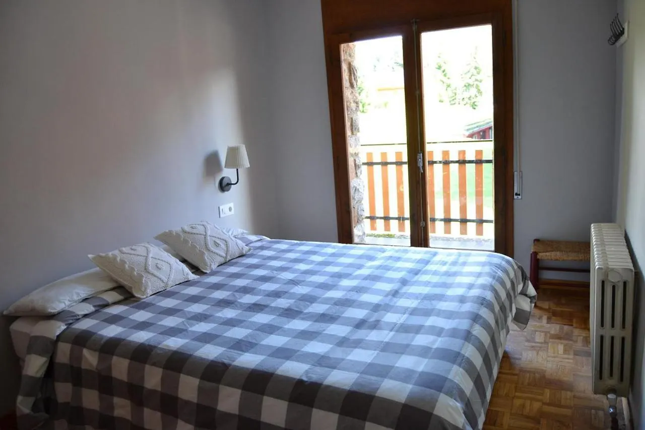 Amplio Apartamento Con Piscina En Llivia