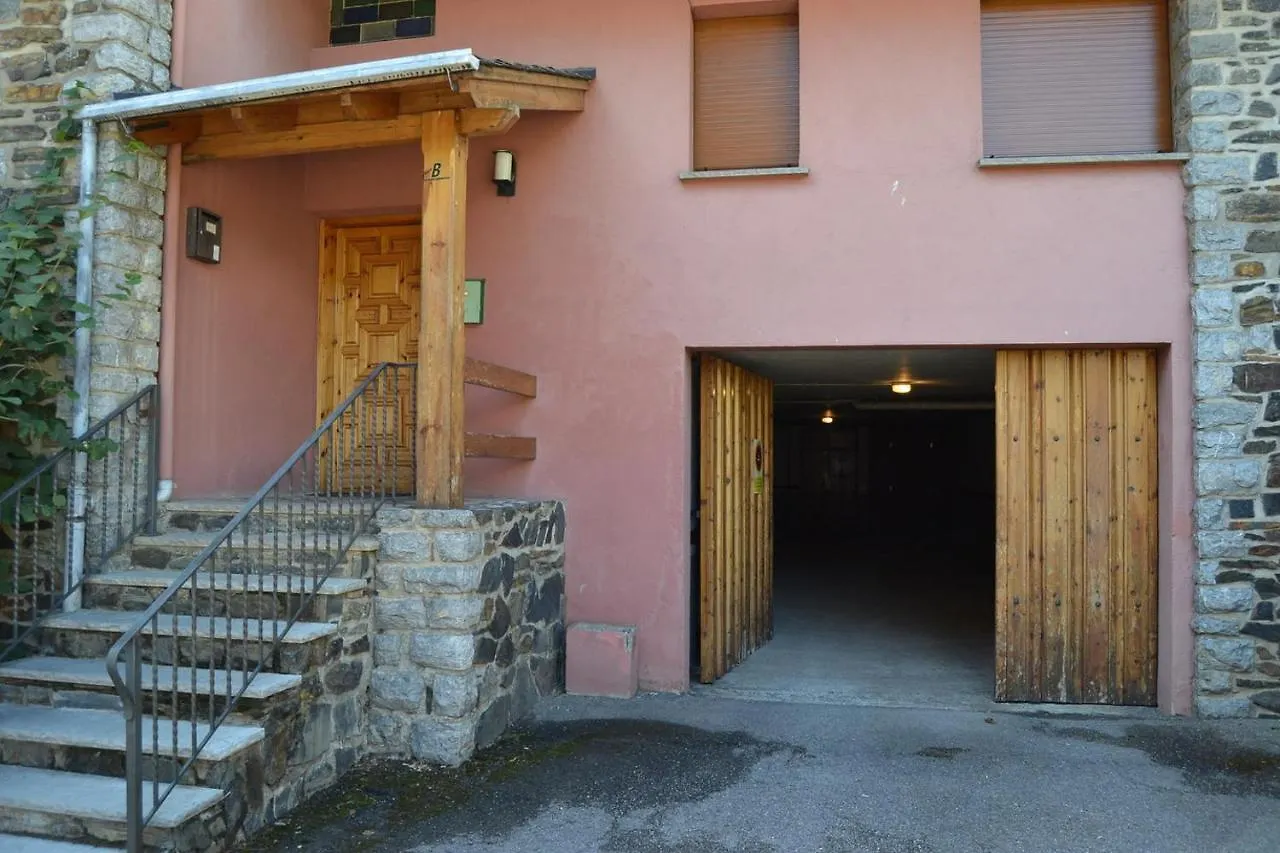 Amplio Apartamento Con Piscina En Llivia Spain